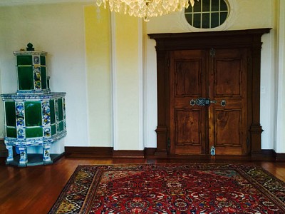 Chandelier hall room2