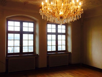 Chandelier hall room3